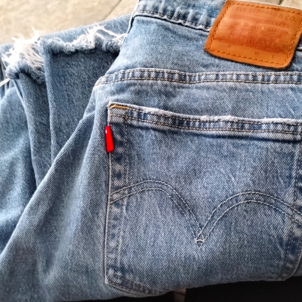 Levi's 501 Blue Denim Jeans with frayed ankles W27 L26